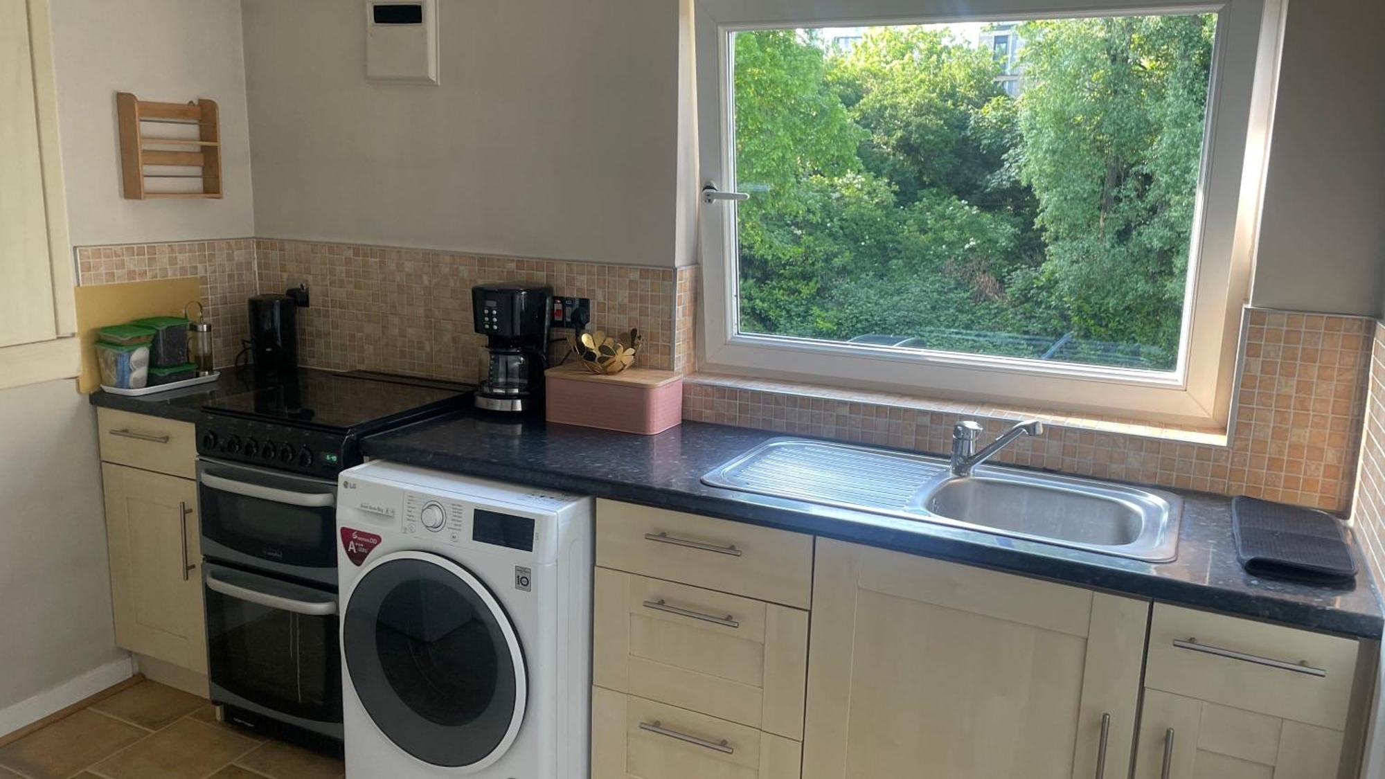 Cosy Flat For 4, Family Friendly, Private Parking, Close To Central London Eksteriør billede