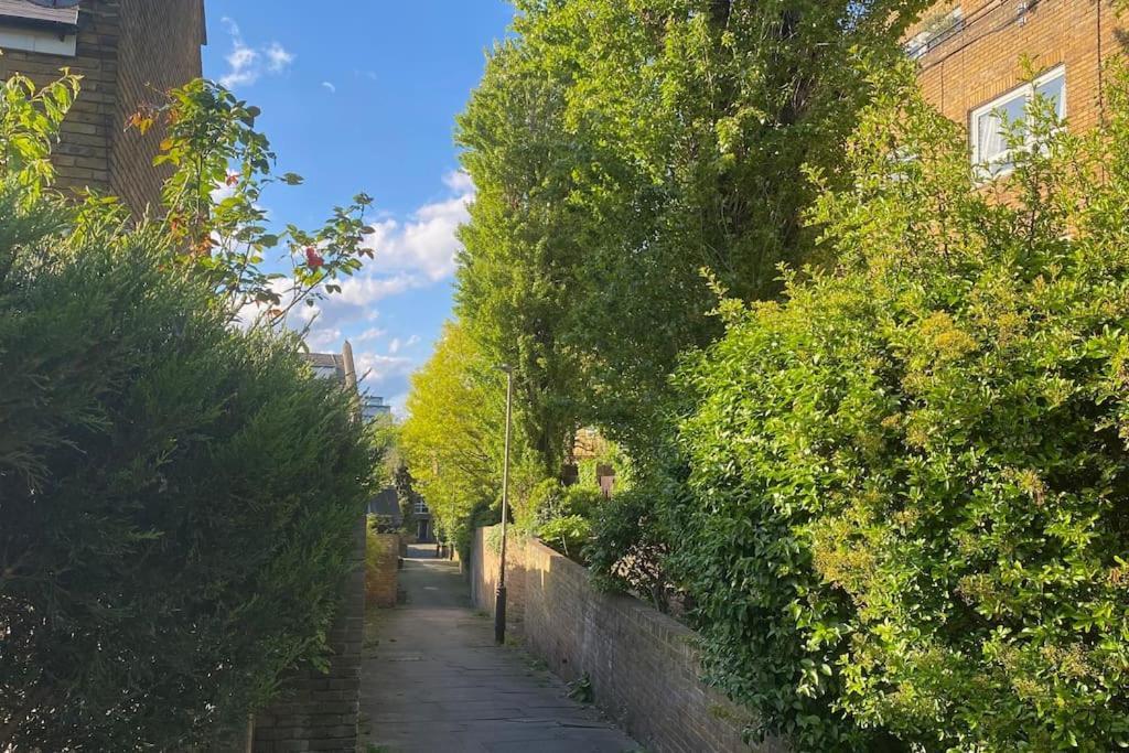 Cosy Flat For 4, Family Friendly, Private Parking, Close To Central London Eksteriør billede