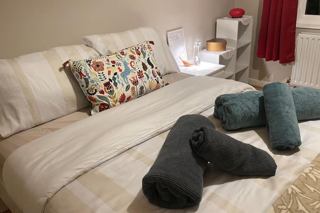 Cosy Flat For 4, Family Friendly, Private Parking, Close To Central London Eksteriør billede