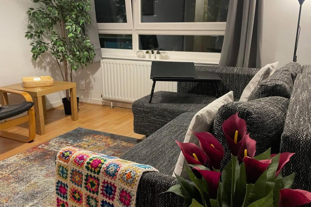 Cosy Flat For 4, Family Friendly, Private Parking, Close To Central London Eksteriør billede